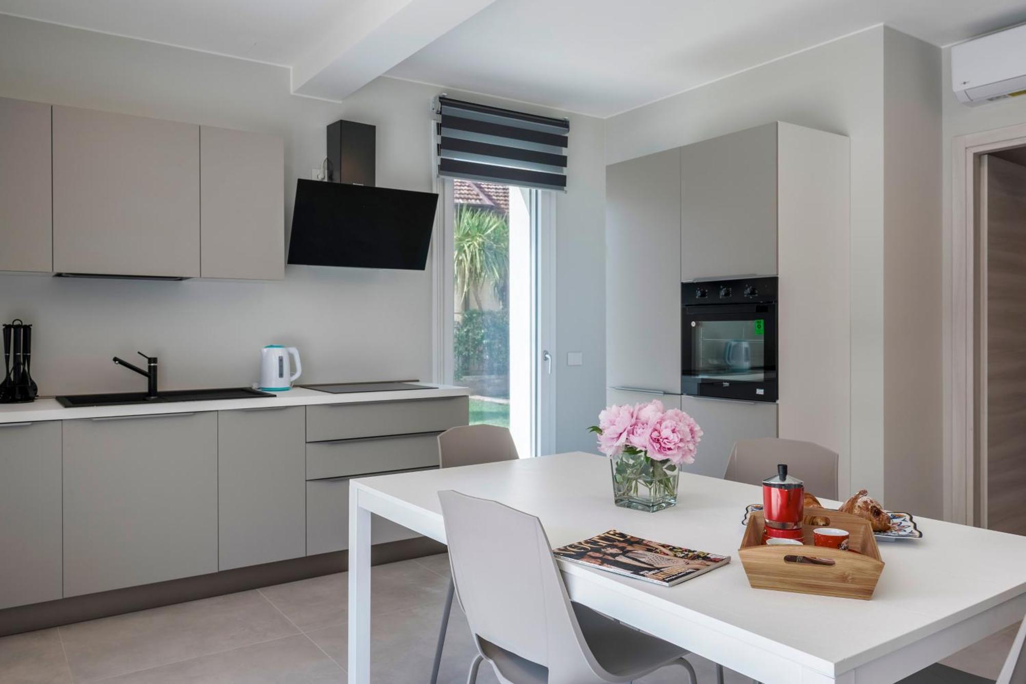 Malvezzi Apartments Дезенцано-дель-Гарда Экстерьер фото