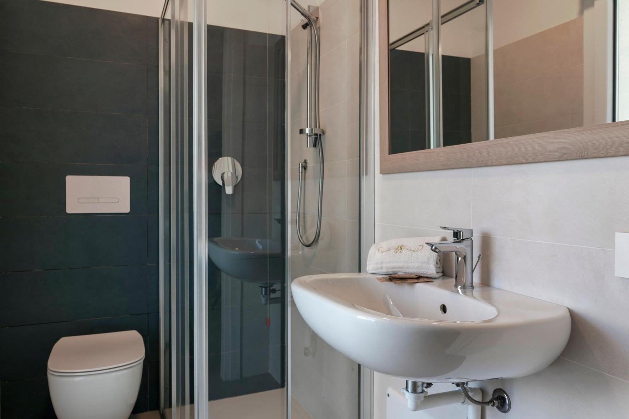 Malvezzi Apartments Дезенцано-дель-Гарда Экстерьер фото