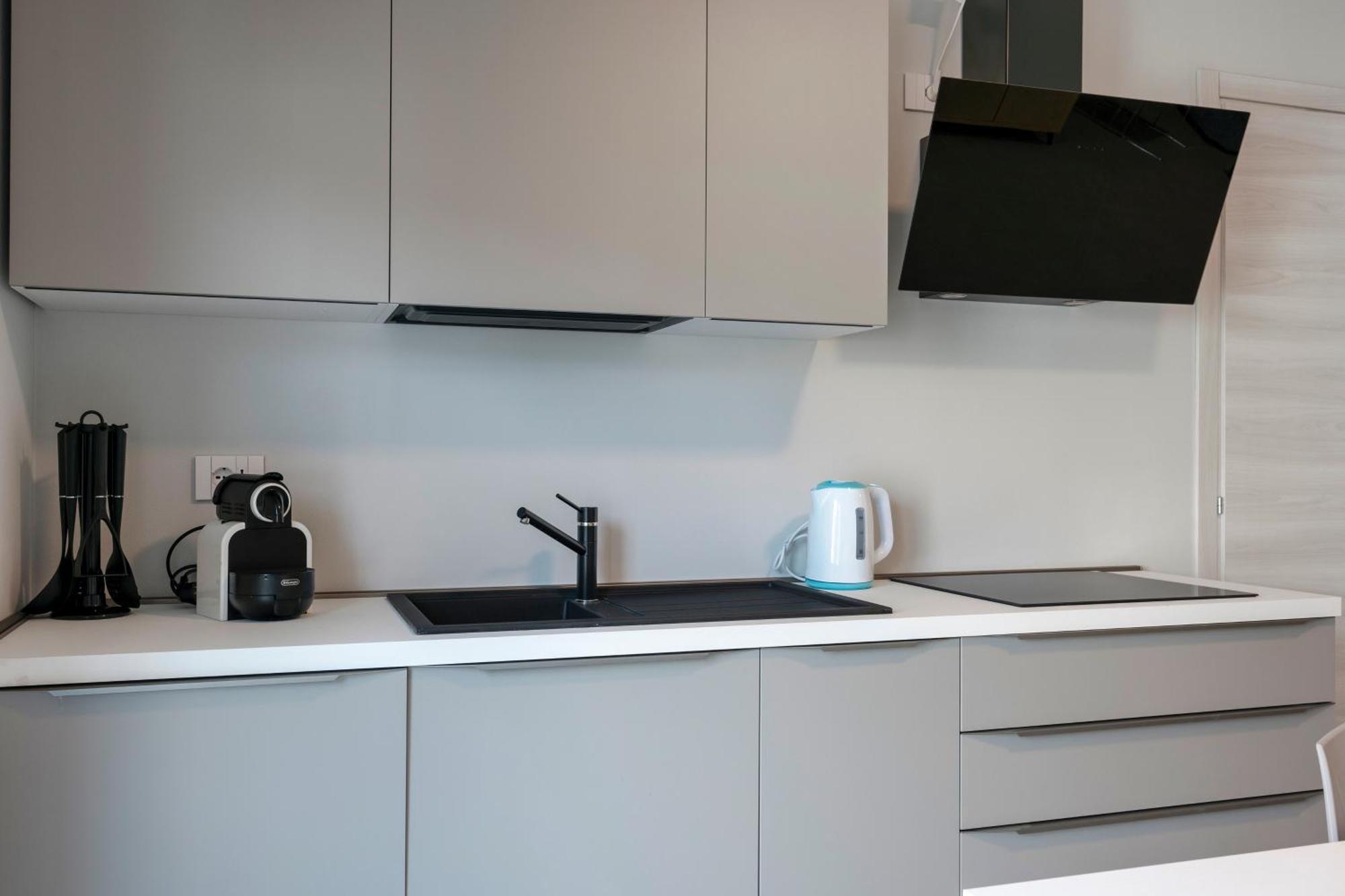 Malvezzi Apartments Дезенцано-дель-Гарда Экстерьер фото
