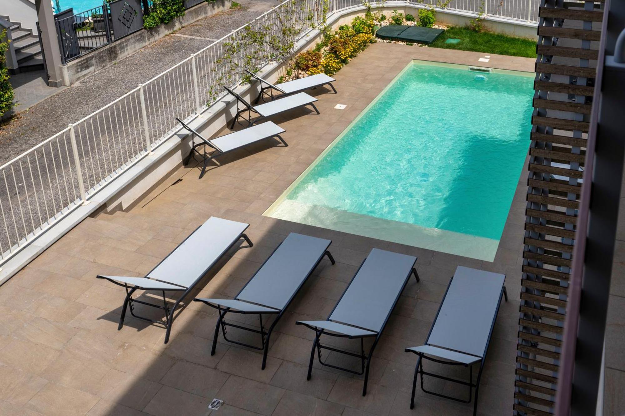 Malvezzi Apartments Дезенцано-дель-Гарда Экстерьер фото